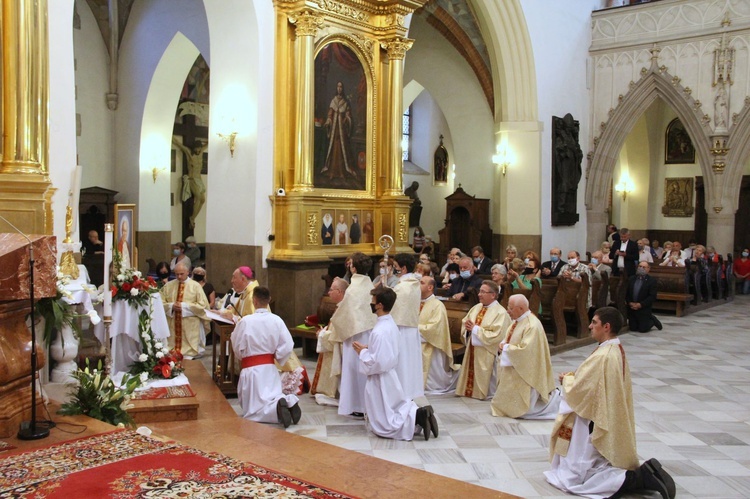 Zakończenie peregrynacji obrazu i relikwii św. Jana Pawła II w tarnowskiej katedrze