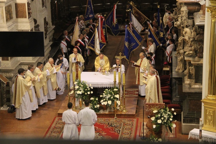 Zakończenie peregrynacji obrazu i relikwii św. Jana Pawła II w tarnowskiej katedrze