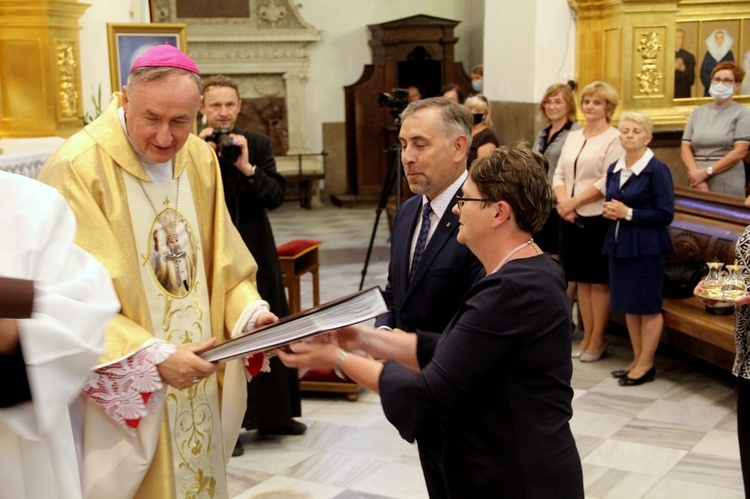 Zakończenie peregrynacji obrazu i relikwii św. Jana Pawła II w tarnowskiej katedrze