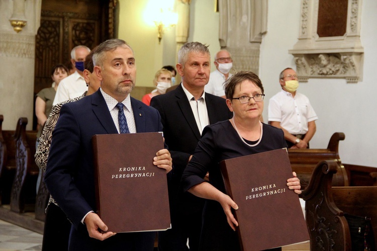 Zakończenie peregrynacji obrazu i relikwii św. Jana Pawła II w tarnowskiej katedrze