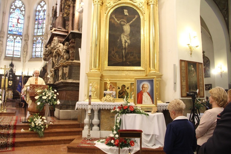 Zakończenie peregrynacji obrazu i relikwii św. Jana Pawła II w tarnowskiej katedrze