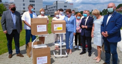 Przekazany sprzęt będzie służył szpitalowi także po ustaniu epidemii.