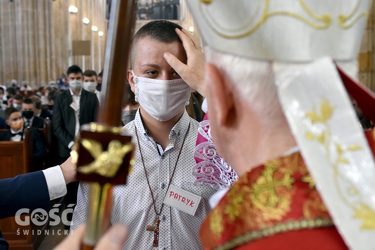 Bierzmowanie i odpust w strzegomskiej parafii