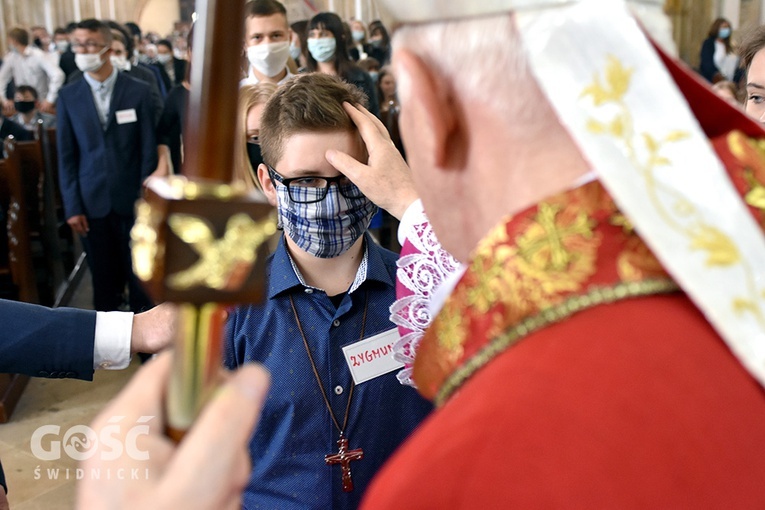 Bierzmowanie i odpust w strzegomskiej parafii