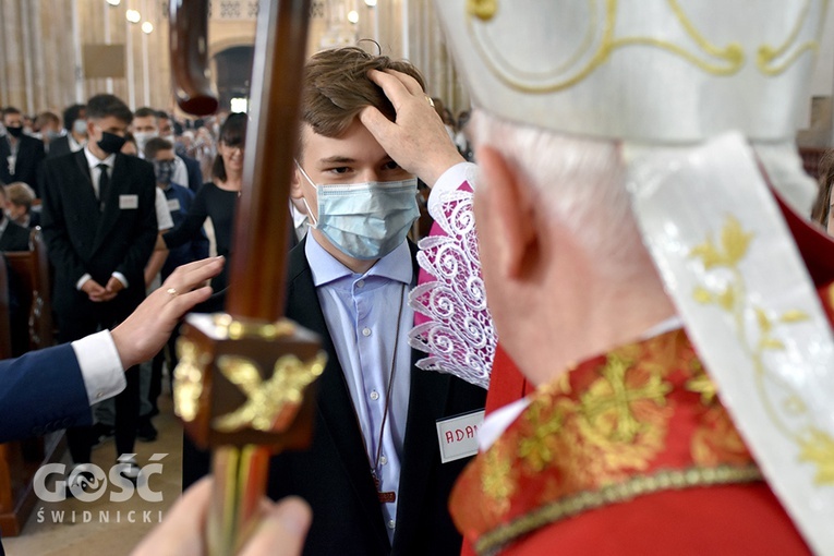 Bierzmowanie i odpust w strzegomskiej parafii