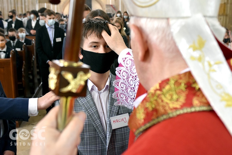 Bierzmowanie i odpust w strzegomskiej parafii