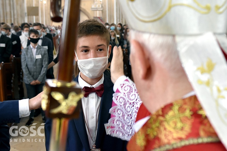 Bierzmowanie i odpust w strzegomskiej parafii