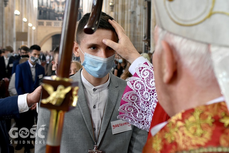 Bierzmowanie i odpust w strzegomskiej parafii