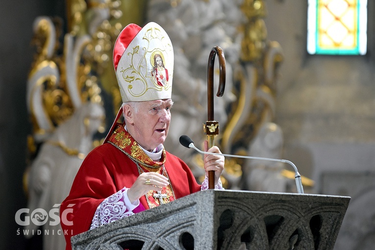 Bierzmowanie i odpust w strzegomskiej parafii