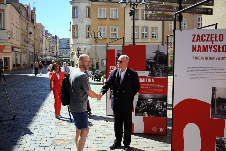 Tu rodziła się Solidarność. Wystawa na opolskim rynku