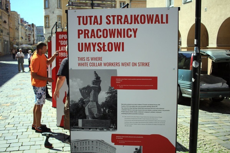 Tu rodziła się Solidarność. Wystawa na opolskim rynku