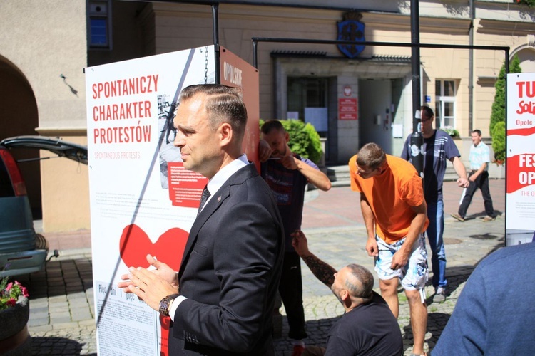 Tu rodziła się Solidarność. Wystawa na opolskim rynku