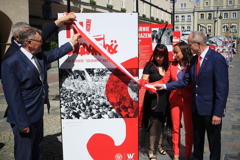 Tu rodziła się Solidarność. Wystawa na opolskim rynku