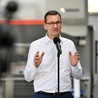 Premier Morawiecki prezentuje spadek cen dzięki nowej matrycy VAT