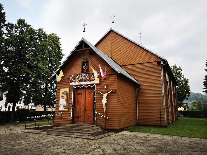 Budowa kościoła w Gołkowicach