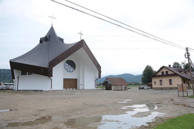 Budowa kościoła w Gołkowicach