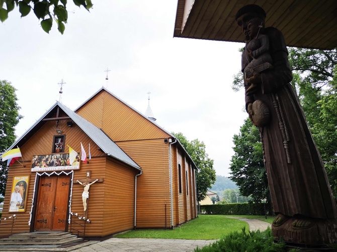 Budowa kościoła w Gołkowicach