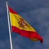 Większość Hiszpanów spędzi wakacje w domu