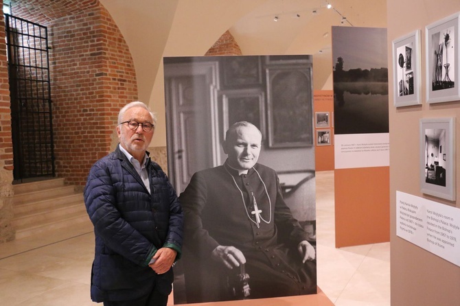 Wystawa fotografii Adama Bujaka, poświęconych Karolowi Wojtyle