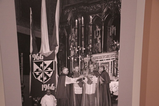 Wystawa fotografii Adama Bujaka, poświęconych Karolowi Wojtyle