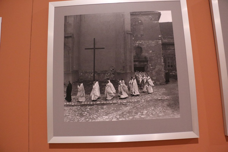 Wystawa fotografii Adama Bujaka, poświęconych Karolowi Wojtyle