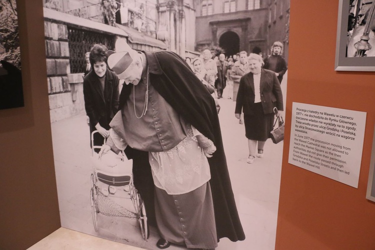 Wystawa fotografii Adama Bujaka, poświęconych Karolowi Wojtyle