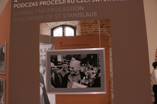 Wystawa fotografii Adama Bujaka, poświęconych Karolowi Wojtyle