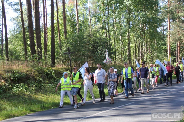 Pielgrzymka w pierwszą sobotę miesiąca do sanktuarium Matki Bożej Rokitniańskiej