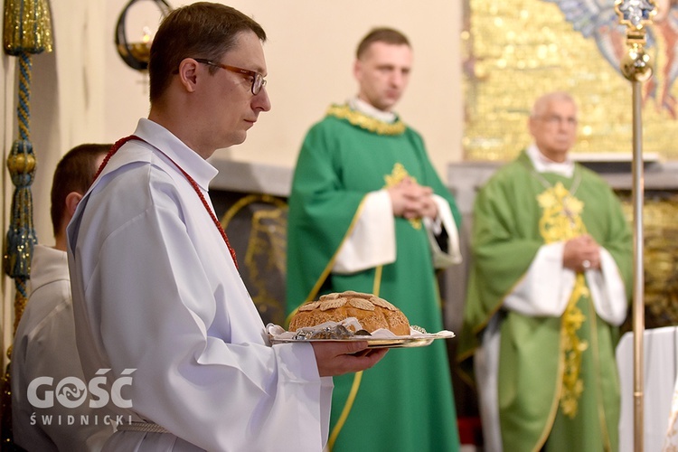 Instalacja ks. Tomasza Zięby na proboszcza parafii pw. Wniebowzięcia NMP w Szczawnie-Zdroju