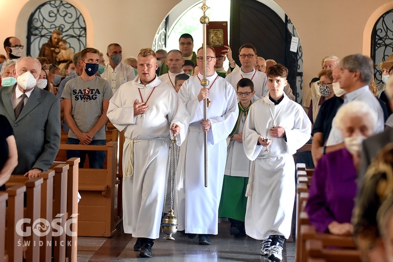 Instalacja ks. Tomasza Zięby na proboszcza parafii pw. Wniebowzięcia NMP w Szczawnie-Zdroju