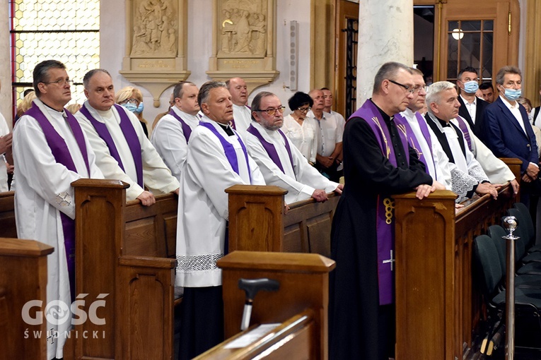 Strzegom. Eksporta ciała ks. Marka Żmudy