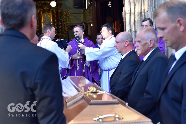 Strzegom. Eksporta ciała ks. Marka Żmudy