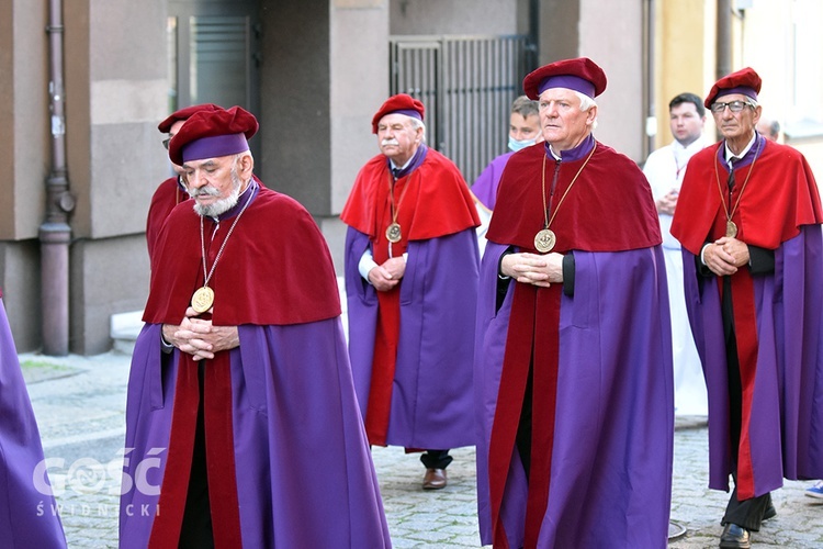 Strzegom. Eksporta ciała ks. Marka Żmudy