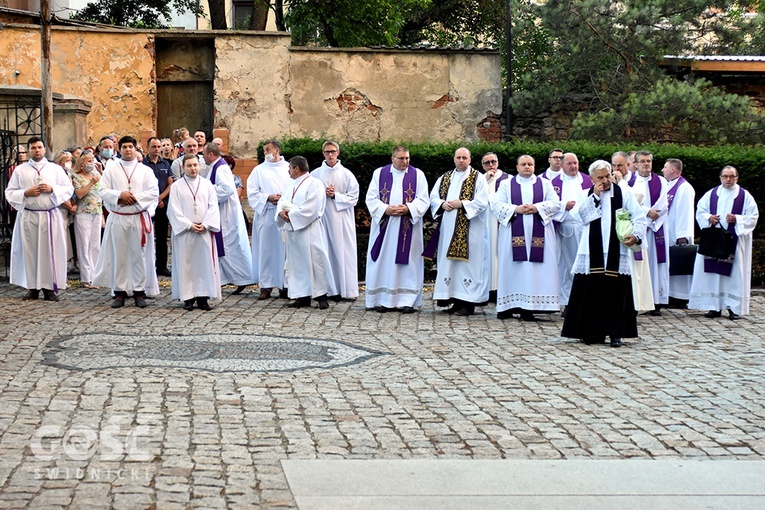 Strzegom. Eksporta ciała ks. Marka Żmudy