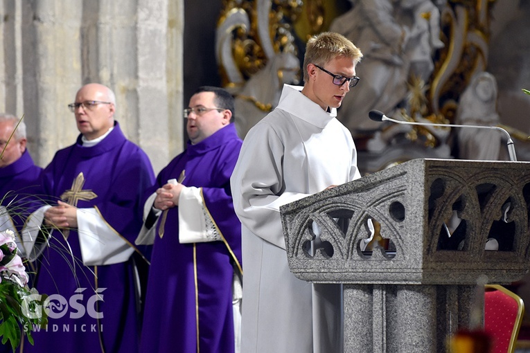 Strzegom. Eksporta ciała ks. Marka Żmudy
