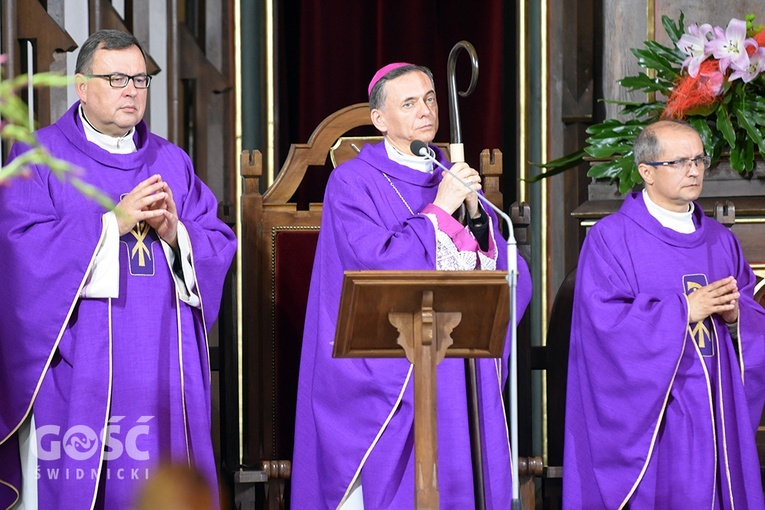 Strzegom. Eksporta ciała ks. Marka Żmudy