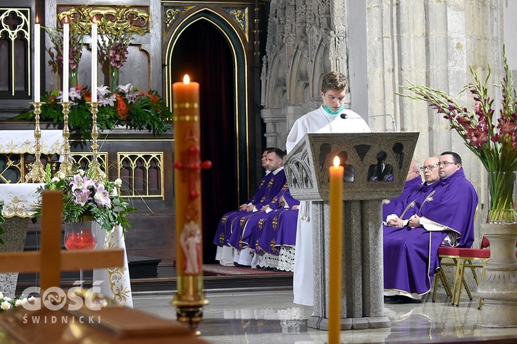 Strzegom. Eksporta ciała ks. Marka Żmudy