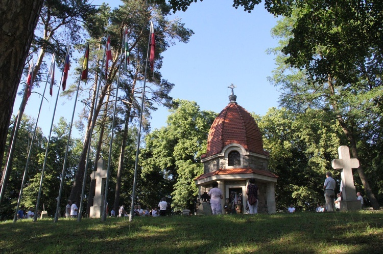 Limanowa. Różaniec za poległych na Jabłońcu