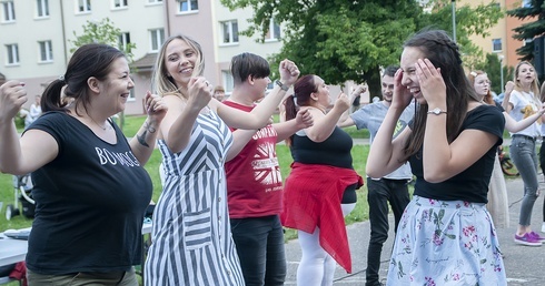 Raban na osiedlu. Piła na trasie Pustyni Miast