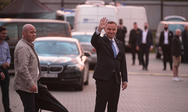Prezydent: Szczepienia na koronawirusa nie powinny być obowiązkowe