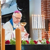 ▲	Mszy Świętej w kołobrzeskiej bazylice przewodniczył bp Edward Dajczak.