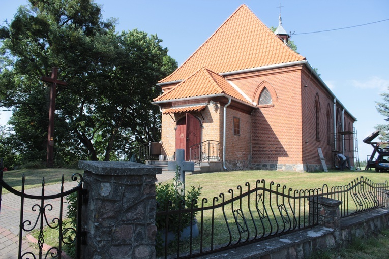 Odnowiona świątynia w Zajezierzu