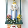 Po renowacji poświęcił ją ks. Mirosław Kreczmański, proboszcz miejscowej parafii  św. Teresy od Dzieciątka Jezus.