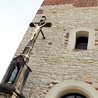 Krzyż przy starym kościele św. Bartłomieja.