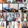▲	Wideoklip (z udziałem 32 wokali żeńskich, 12 męskich oraz 20 instrumentalistów) to dzieło służb muzycznych ze wszystkich grup, mające patronat honorowy głównego przewodnika.