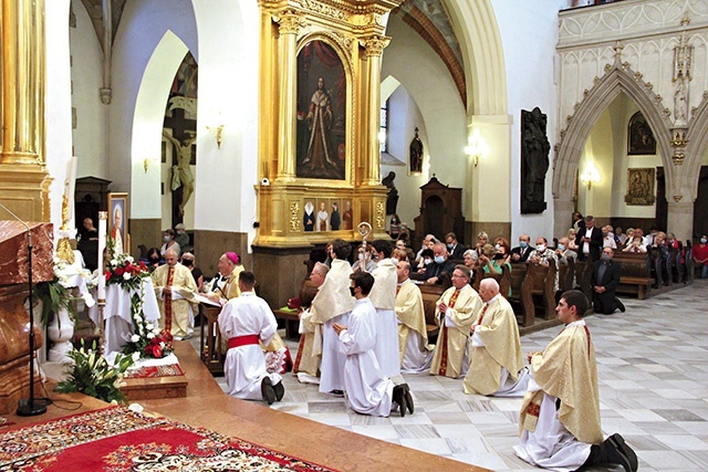 ▲	Akt zawierzenia AK DT św. Janowi Pawłowi II na zakończenie peregrynacji. 