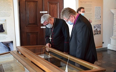 Ekspozycję zaprezentowano w Ratuszu Miejskim.