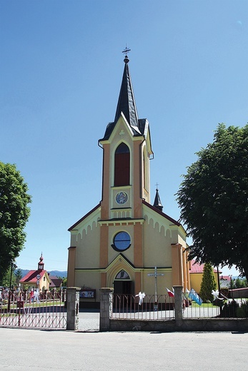 Kościół parafialny Matki Bożej Szkaplerznej.
