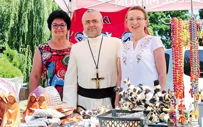 Misyjny sklepik cieszył się dużym zainteresowaniem. Ludzie najchętniej kupowali kawę  i herbatę.