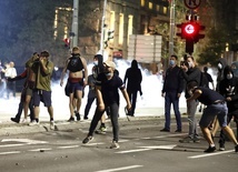 Na ulicach Belgradu protestowano przeciwko godzinie policyjnej
